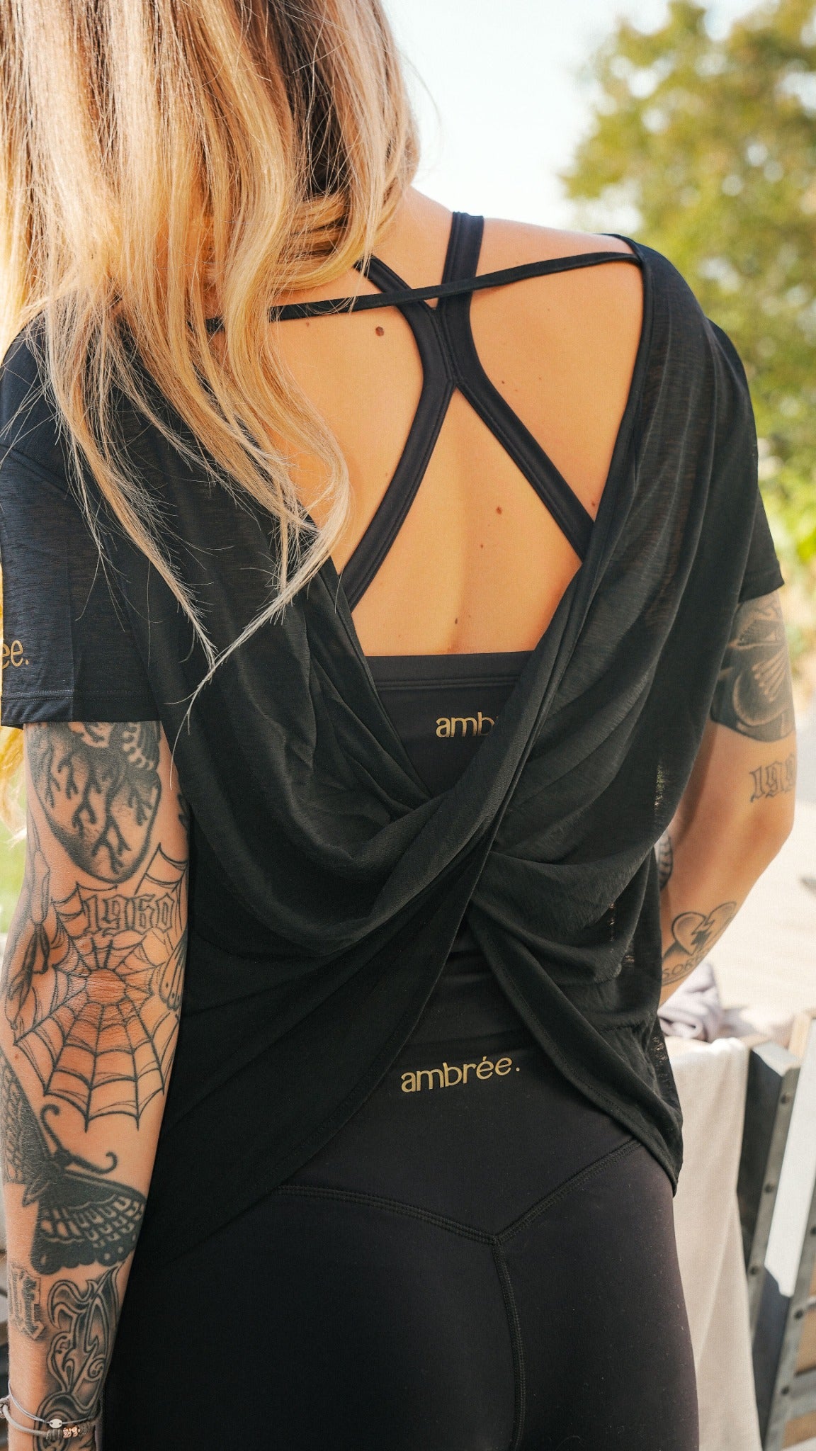 T-shirt dos nu ambrée – Noir